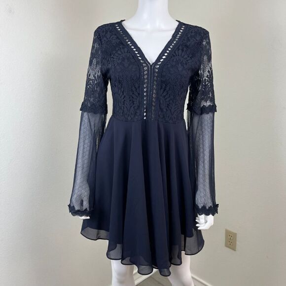 Two Sisters Women Size 8 Blue Bethany Crochet Flare Long Sleeve Mini Dress - Picture 14 of 17